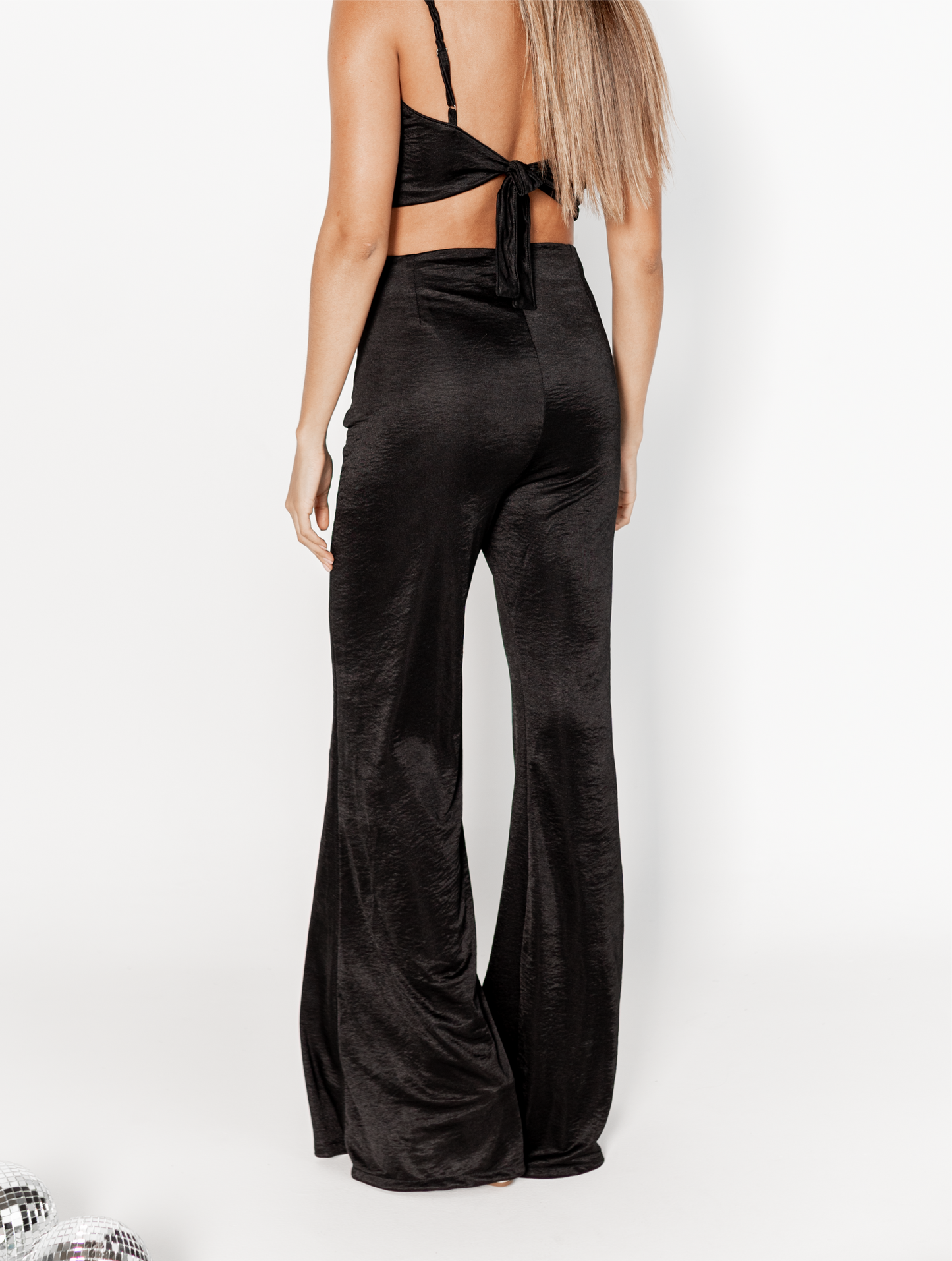 Pantalón clásico ajustado tiro alto bota campana La Soirée