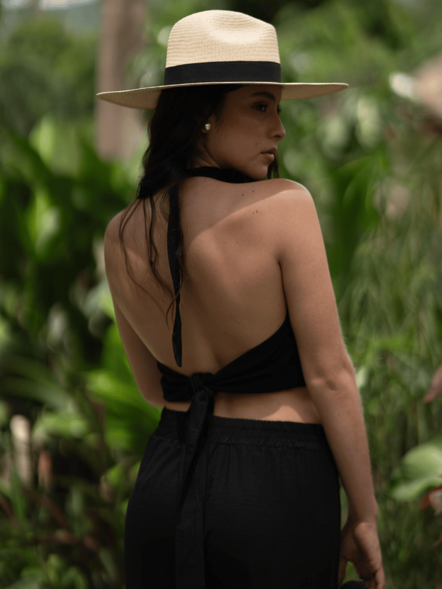 Top clásico corto espalda afuera negro Nuna