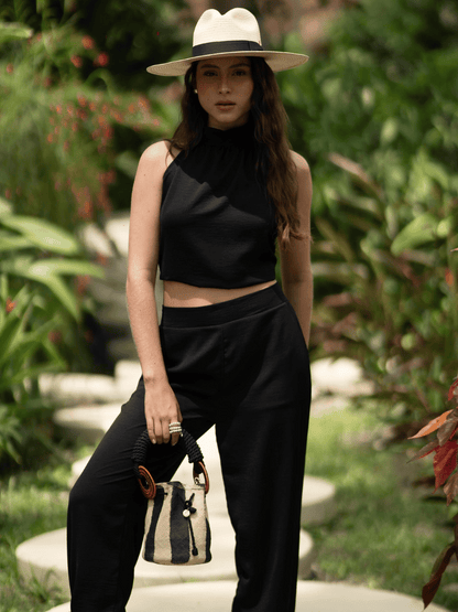 Top clásico corto espalda afuera negro Nuna