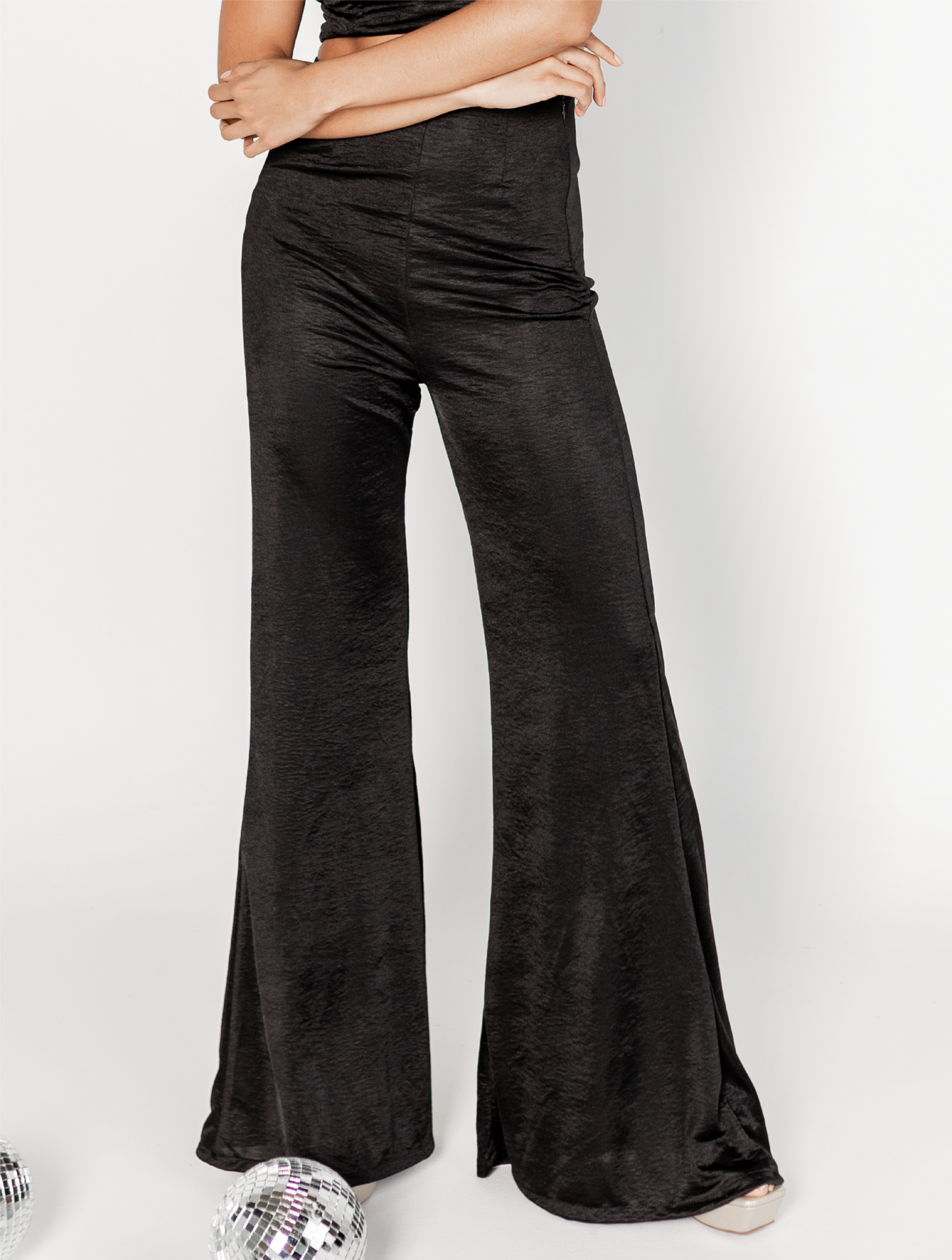 Pantalón clásico ajustado tiro alto bota campana La Soirée