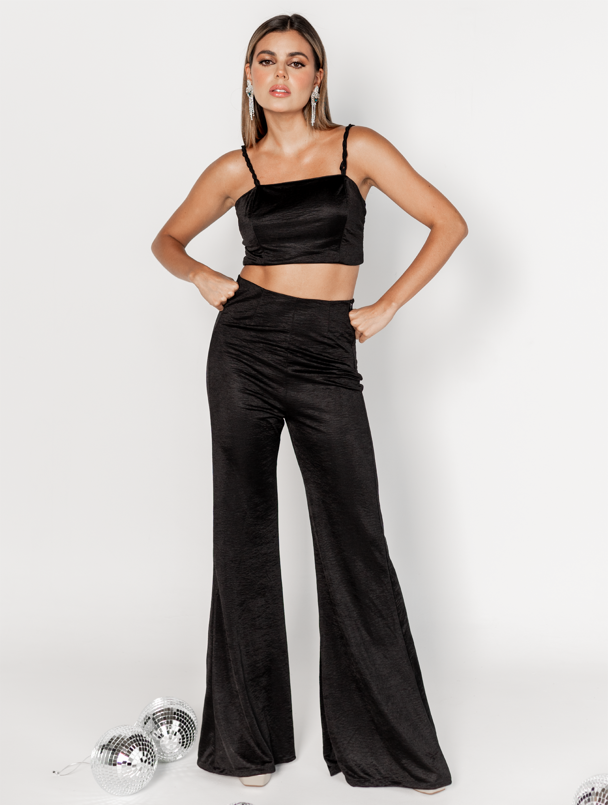 Set Crop top y pantalón tiro alto bota campana La Soirée